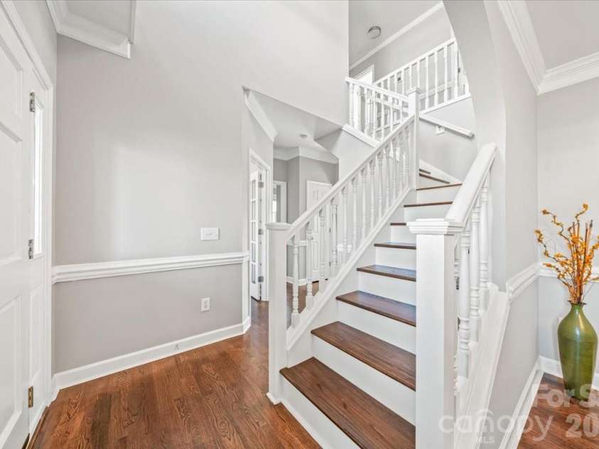 4963 Old River Drive, Hickory, NC 28602.  MLS# CAR4336914, YatesRealty ID 5938. Entryway