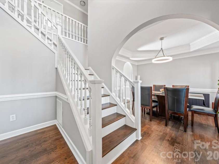 4963 Old River Drive, Hickory, NC 28602.  MLS# CAR4336914, YatesRealty ID 5938. Entryway