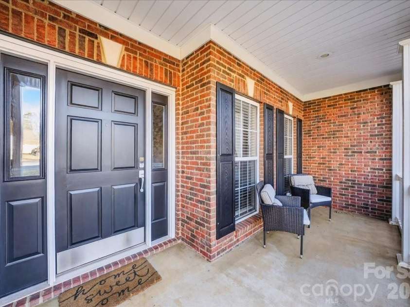 4963 Old River Drive, Hickory, NC 28602.  MLS# CAR4336914, YatesRealty ID 5938. Front Porch