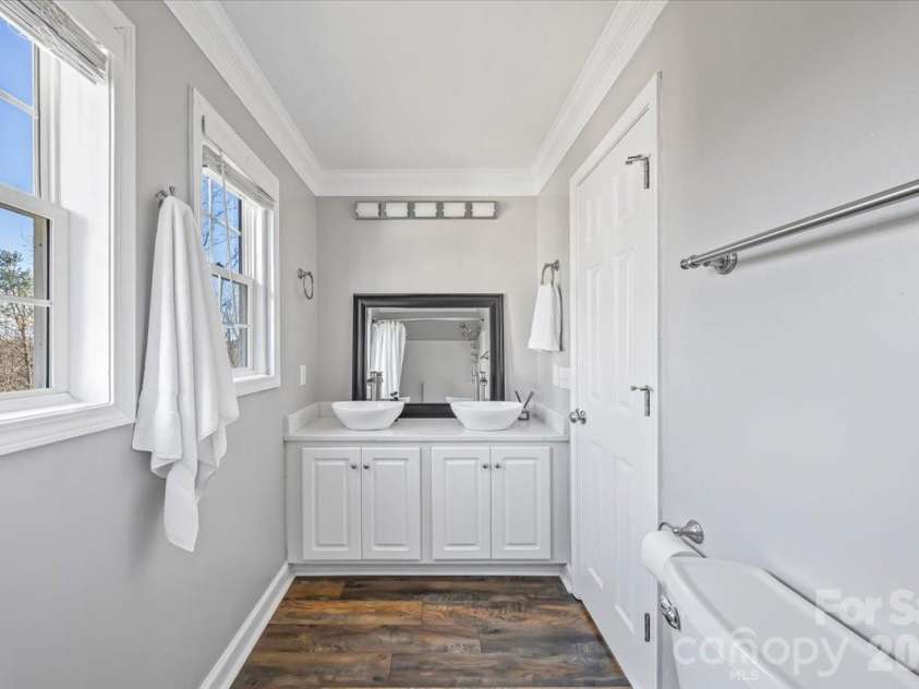 4963 Old River Drive, Hickory, NC 28602.  MLS# CAR4336914, YatesRealty ID 5938. Guest Bathrom
