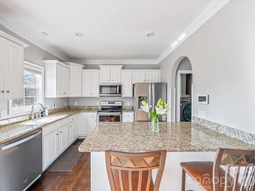 4963 Old River Drive, Hickory, NC 28602.  MLS# CAR4336914, YatesRealty ID 5938. Kitchen