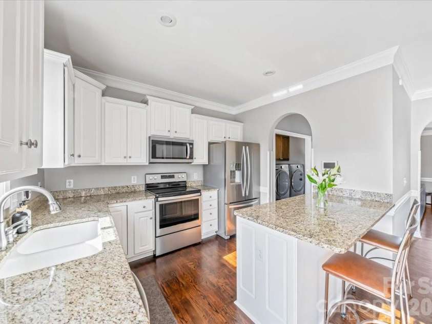 4963 Old River Drive, Hickory, NC 28602.  MLS# CAR4336914, YatesRealty ID 5938. Kitchen