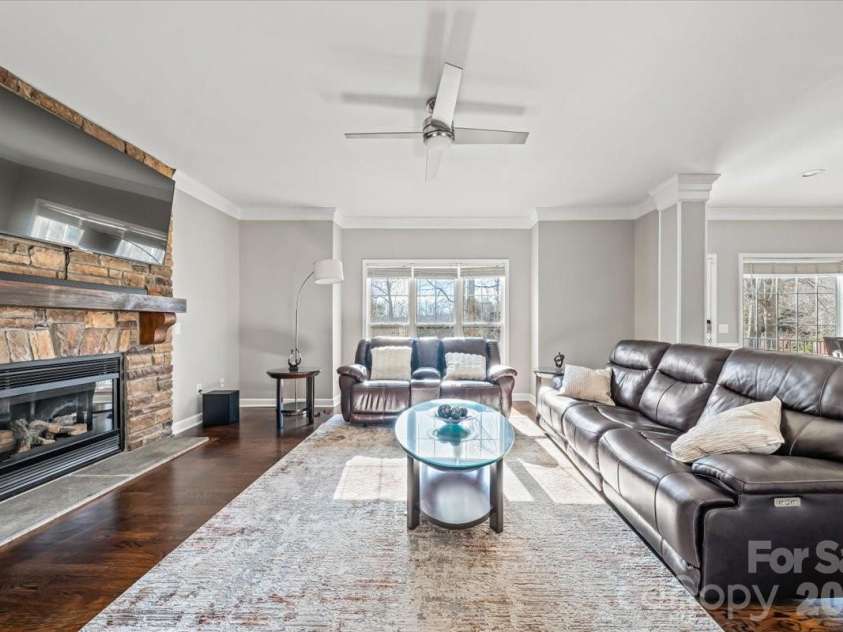 4963 Old River Drive, Hickory, NC 28602.  MLS# CAR4336914, YatesRealty ID 5938. Living Room