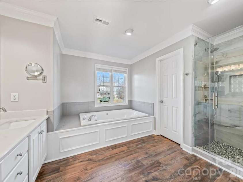 4963 Old River Drive, Hickory, NC 28602.  MLS# CAR4336914, YatesRealty ID 5938. Primary Bathroom