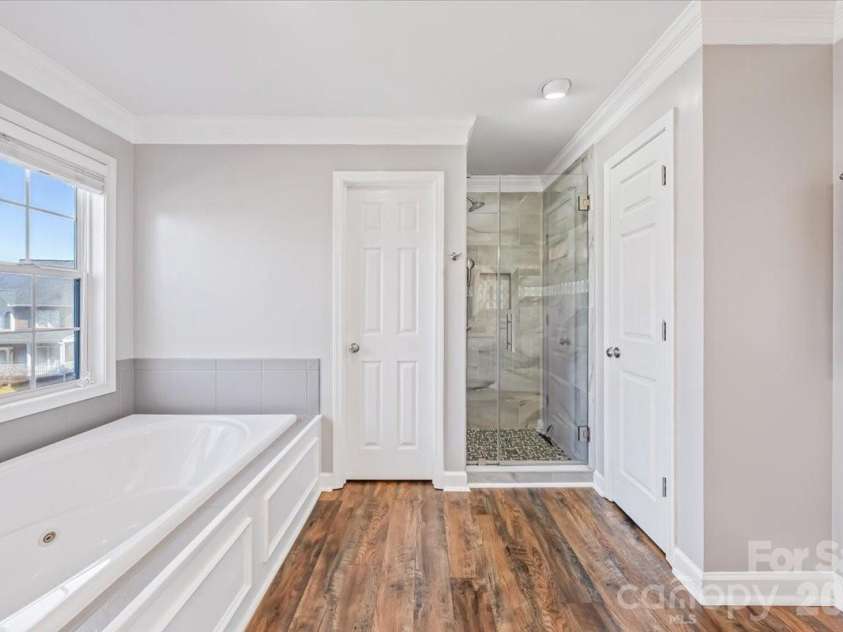 4963 Old River Drive, Hickory, NC 28602.  MLS# CAR4336914, YatesRealty ID 5938. Primary Bathroom