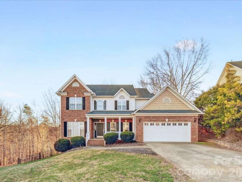 4963 Old River Drive, Hickory, NC 28602.  MLS# CAR4336914, YatesRealty ID 5938. Welcome Home!