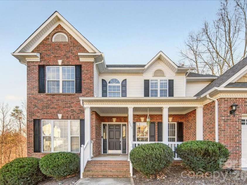 4963 Old River Drive, Hickory, NC 28602.  MLS# CAR4336914, YatesRealty ID 5938. Welcome Home!