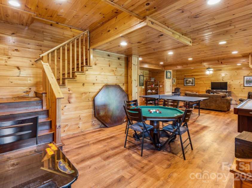 26 Upper Ridge Road, Black Mountain, NC 28711.  MLS# CAR4274378, YatesRealty ID 594. Large recreation space at 24 Upper Ridge
