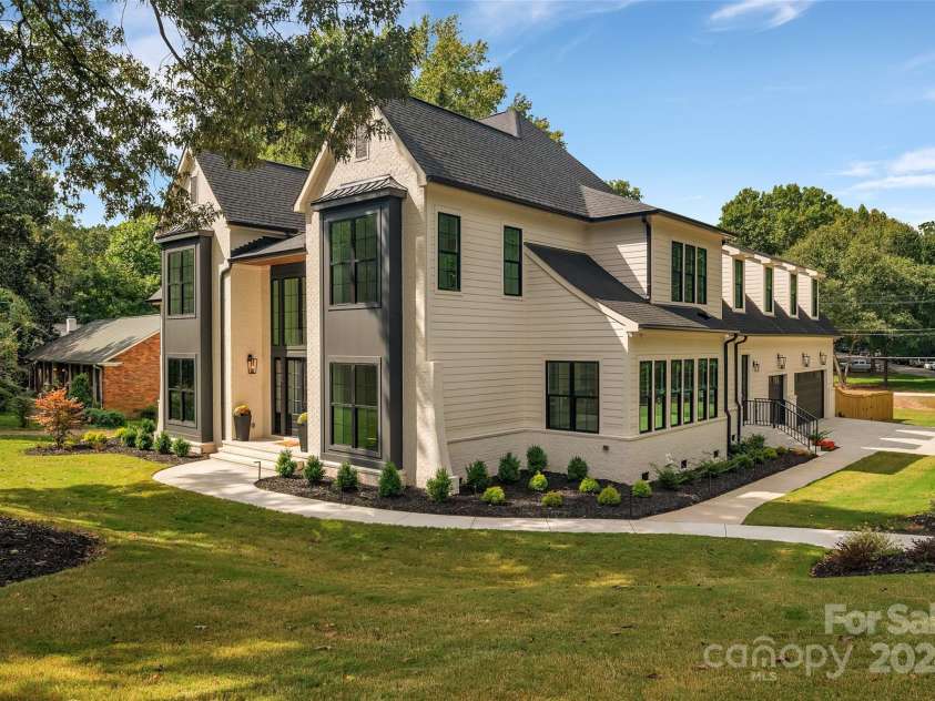 3500 Barclay Downs Drive, Charlotte, NC 28209.  MLS# CAR4177426, YatesRealty ID 594. 