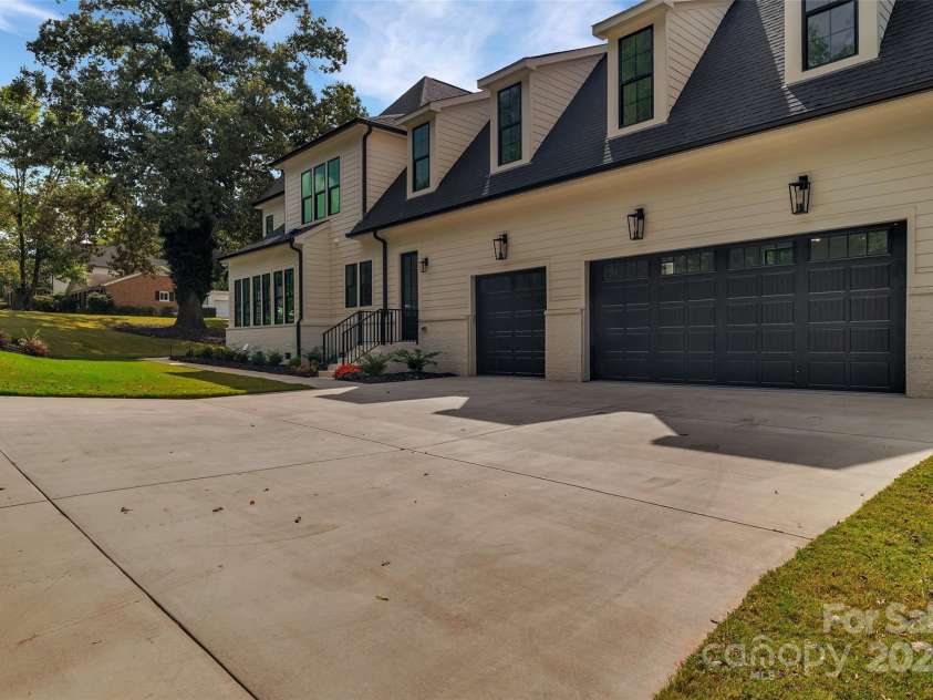3500 Barclay Downs Drive, Charlotte, NC 28209.  MLS# CAR4177426, YatesRealty ID 594. 