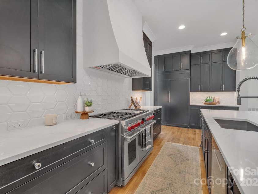 3500 Barclay Downs Drive, Charlotte, NC 28209.  MLS# CAR4177426, YatesRealty ID 594. 