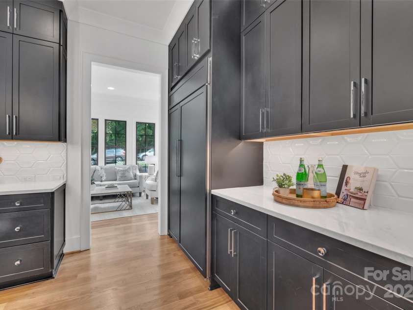 3500 Barclay Downs Drive, Charlotte, NC 28209.  MLS# CAR4177426, YatesRealty ID 594. 