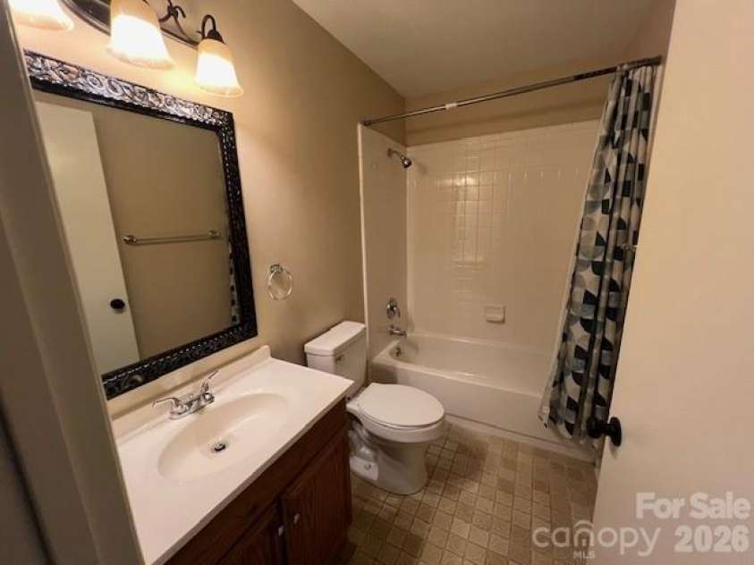 11005 Vista Haven Drive, Charlotte, NC 28226.  MLS# CAR4354673, YatesRealty ID 5941. 