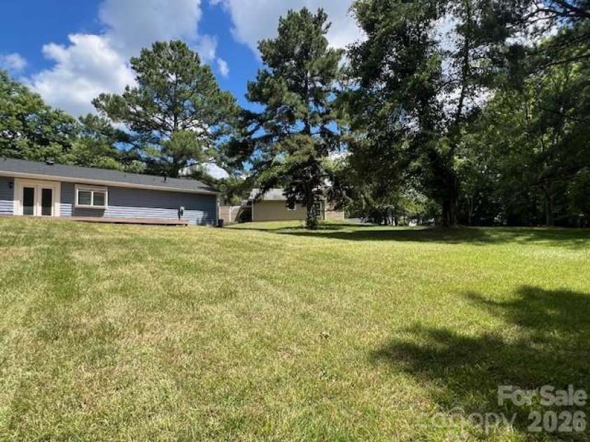 11005 Vista Haven Drive, Charlotte, NC 28226.  MLS# CAR4354673, YatesRealty ID 5941. 