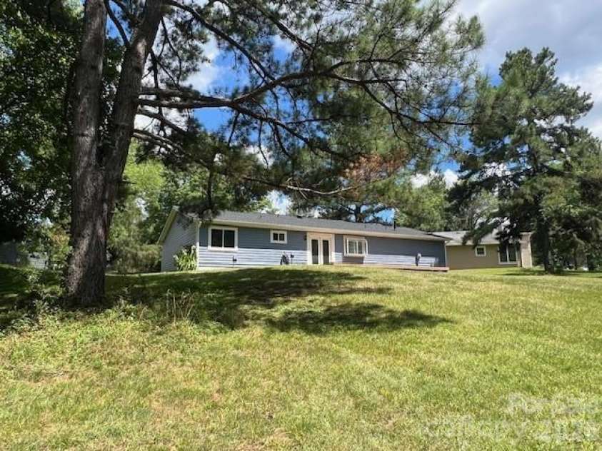 11005 Vista Haven Drive, Charlotte, NC 28226.  MLS# CAR4354673, YatesRealty ID 5941. 