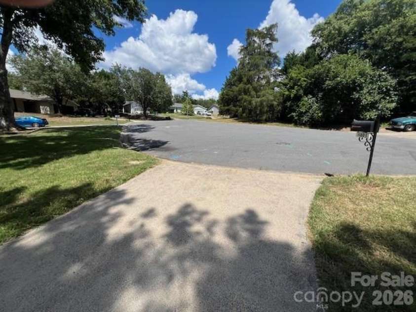 11005 Vista Haven Drive, Charlotte, NC 28226.  MLS# CAR4354673, YatesRealty ID 5941. 