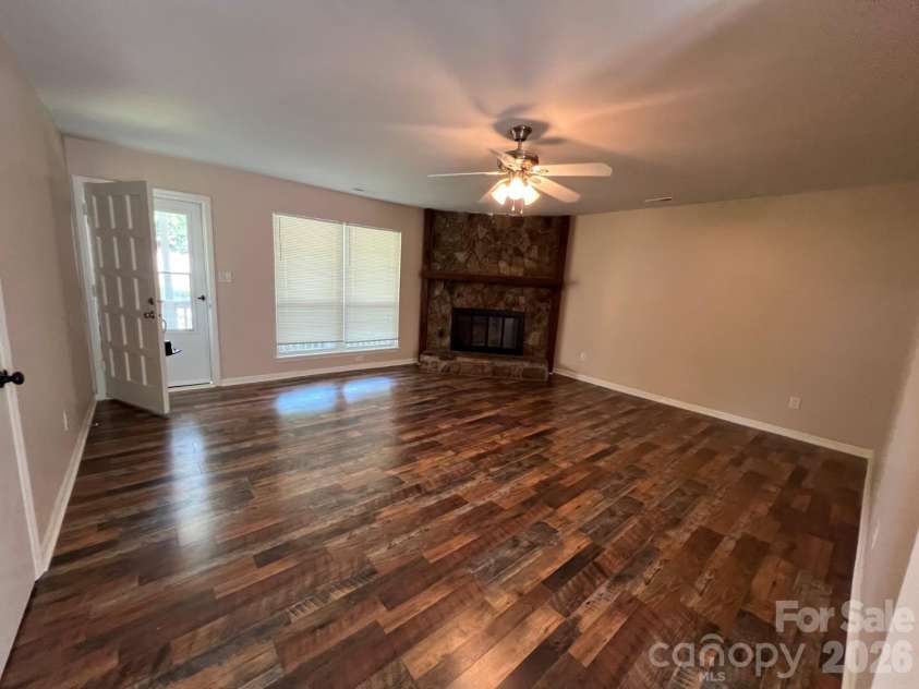 11005 Vista Haven Drive, Charlotte, NC 28226.  MLS# CAR4354673, YatesRealty ID 5941. 