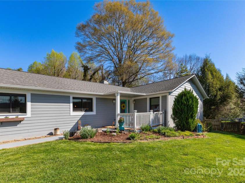 224 Northfield Court, Hendersonville, NC 28739.  MLS# CAR4242073, YatesRealty ID 5941. 