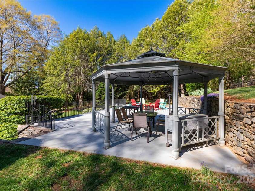 224 Northfield Court, Hendersonville, NC 28739.  MLS# CAR4242073, YatesRealty ID 5941. 