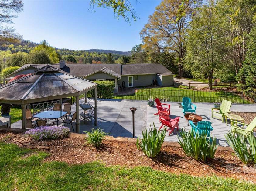 224 Northfield Court, Hendersonville, NC 28739.  MLS# CAR4242073, YatesRealty ID 5941. 