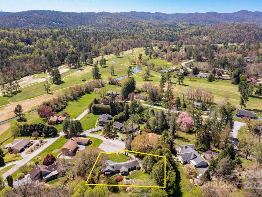 224 Northfield Court, Hendersonville, NC 28739.  MLS# CAR4242073, YatesRealty ID 5941. 