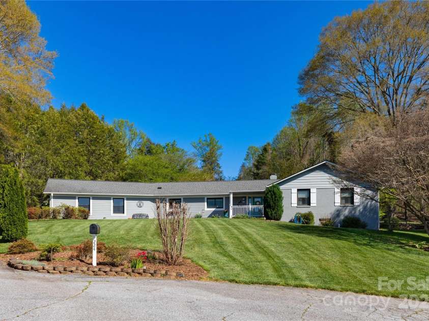 224 Northfield Court, Hendersonville, NC 28739.  MLS# CAR4242073, YatesRealty ID 5941. 