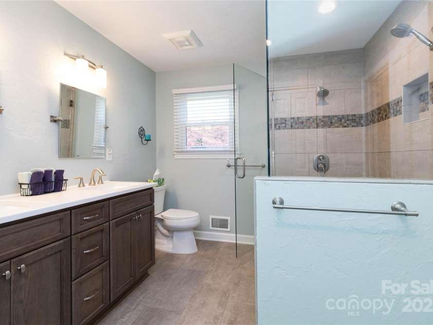 224 Northfield Court, Hendersonville, NC 28739.  MLS# CAR4242073, YatesRealty ID 5941. 