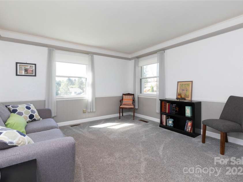 224 Northfield Court, Hendersonville, NC 28739.  MLS# CAR4242073, YatesRealty ID 5941. 