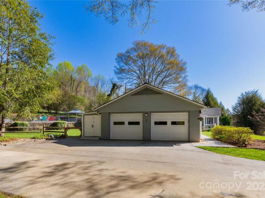 224 Northfield Court, Hendersonville, NC 28739.  MLS# CAR4242073, YatesRealty ID 5941. 