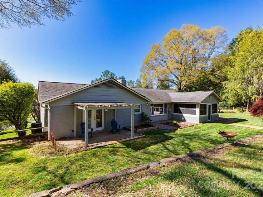 224 Northfield Court, Hendersonville, NC 28739.  MLS# CAR4242073, YatesRealty ID 5941. 
