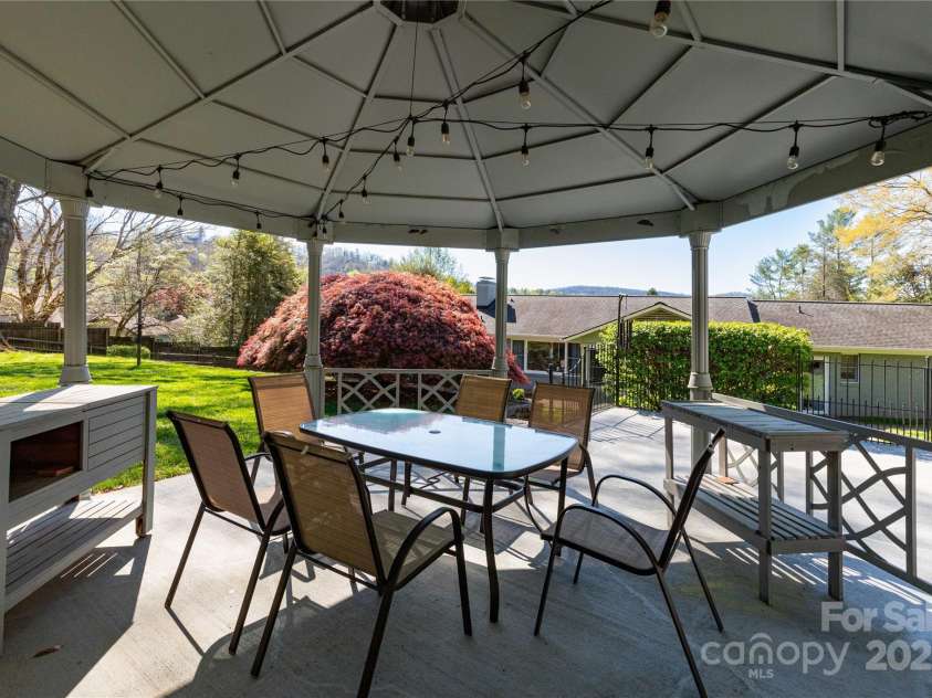 224 Northfield Court, Hendersonville, NC 28739.  MLS# CAR4242073, YatesRealty ID 5941. 
