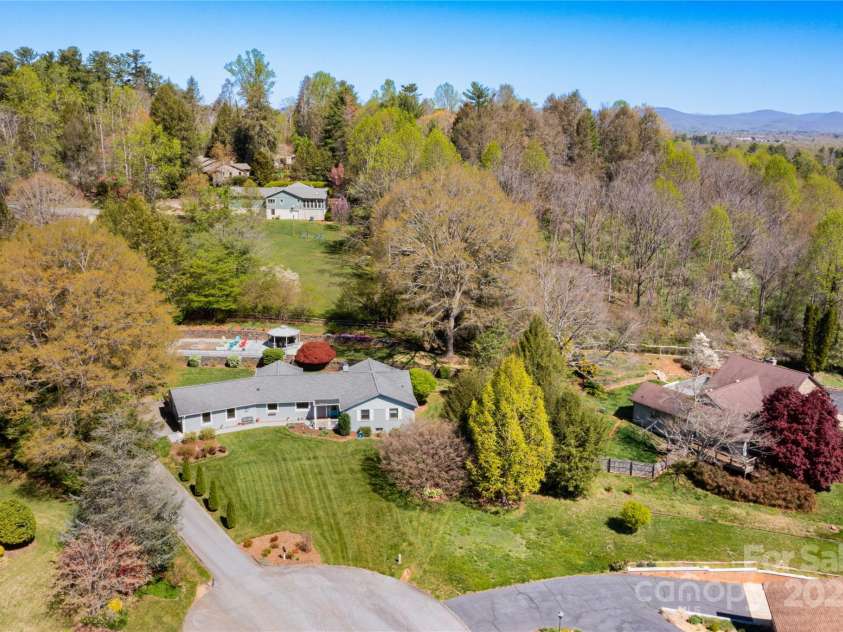 224 Northfield Court, Hendersonville, NC 28739.  MLS# CAR4242073, YatesRealty ID 5941. 