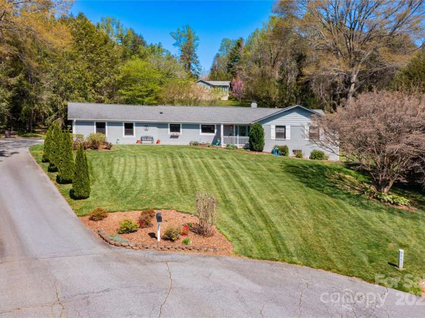 224 Northfield Court, Hendersonville, NC 28739.  MLS# CAR4242073, YatesRealty ID 5941. 
