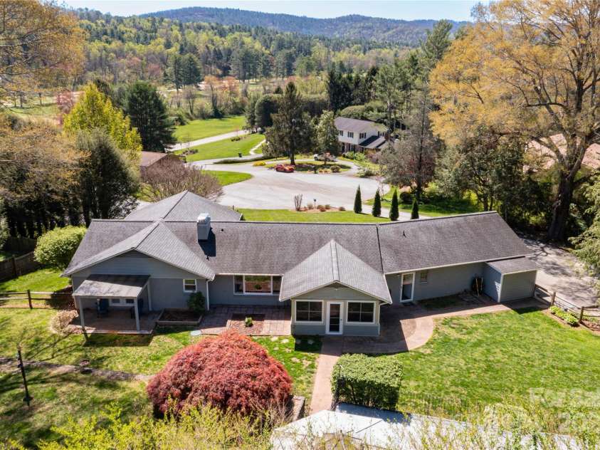 224 Northfield Court, Hendersonville, NC 28739.  MLS# CAR4242073, YatesRealty ID 5941. 