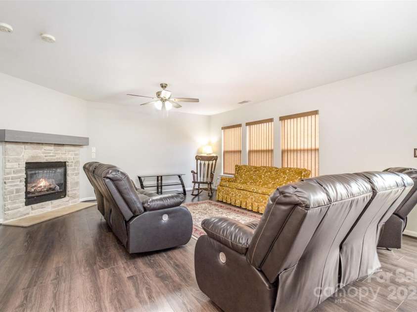 6618 Latherton Lane, Charlotte, NC 28278.  MLS# CAR4246684, YatesRealty ID 5942. 