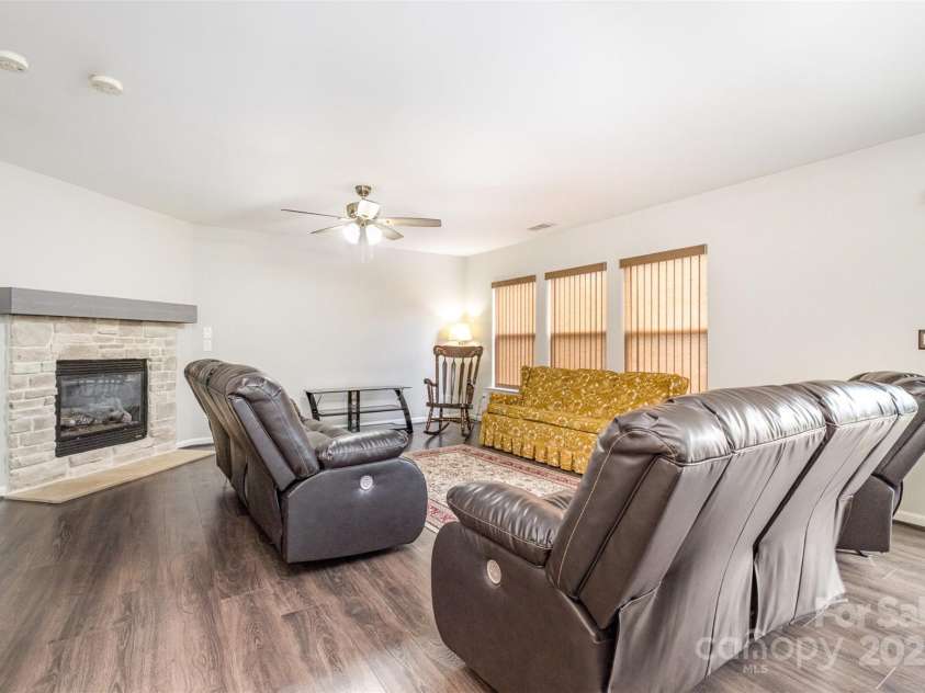 6618 Latherton Lane, Charlotte, NC 28278.  MLS# CAR4246684, YatesRealty ID 5942. 