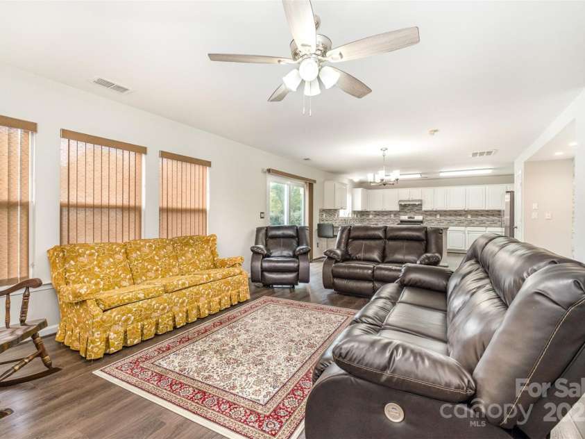 6618 Latherton Lane, Charlotte, NC 28278.  MLS# CAR4246684, YatesRealty ID 5942. 