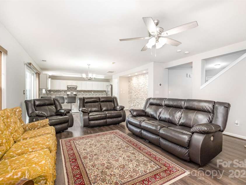 6618 Latherton Lane, Charlotte, NC 28278.  MLS# CAR4246684, YatesRealty ID 5942. 