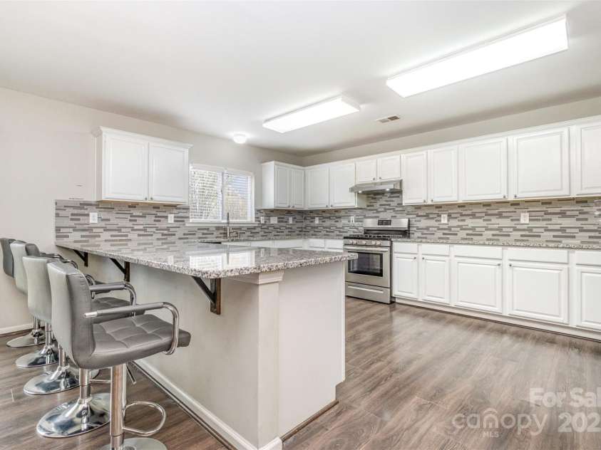 6618 Latherton Lane, Charlotte, NC 28278.  MLS# CAR4246684, YatesRealty ID 5942. 