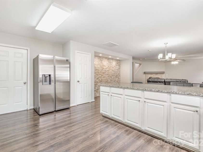 6618 Latherton Lane, Charlotte, NC 28278.  MLS# CAR4246684, YatesRealty ID 5942. 