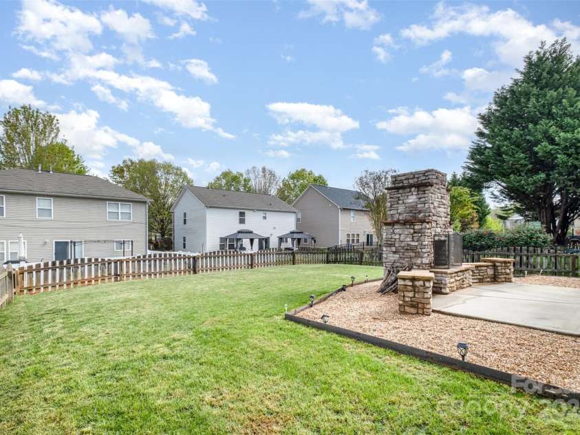 6618 Latherton Lane, Charlotte, NC 28278.  MLS# CAR4246684, YatesRealty ID 5942. 