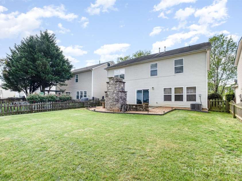 6618 Latherton Lane, Charlotte, NC 28278.  MLS# CAR4246684, YatesRealty ID 5942. 