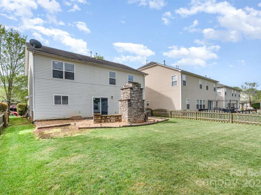 6618 Latherton Lane, Charlotte, NC 28278.  MLS# CAR4246684, YatesRealty ID 5942. 