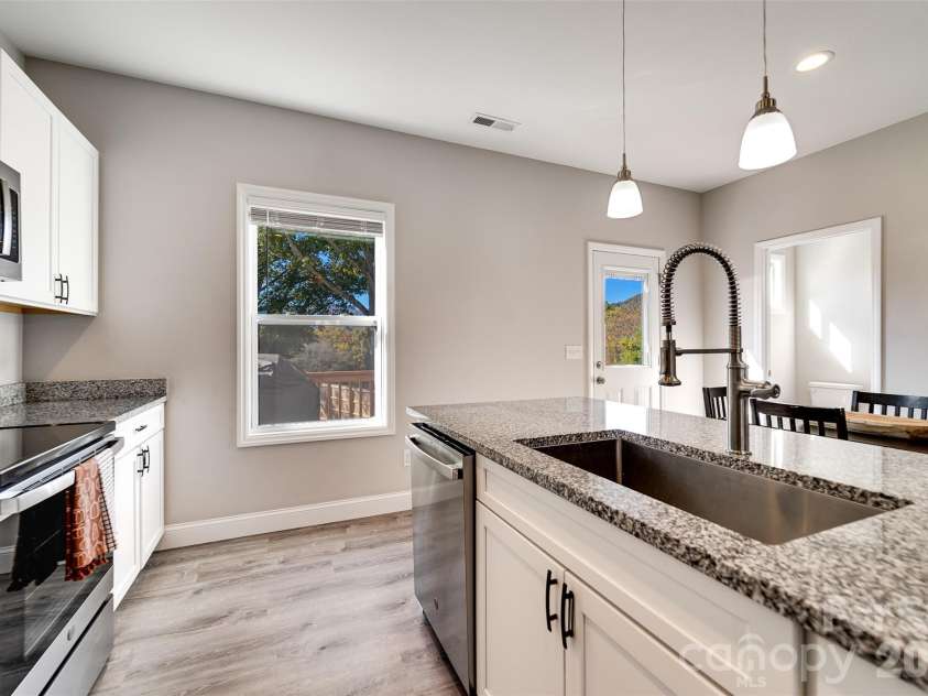 955 Canton Road, Canton, NC 28716.  MLS# CAR4313244, YatesRealty ID 5943. 