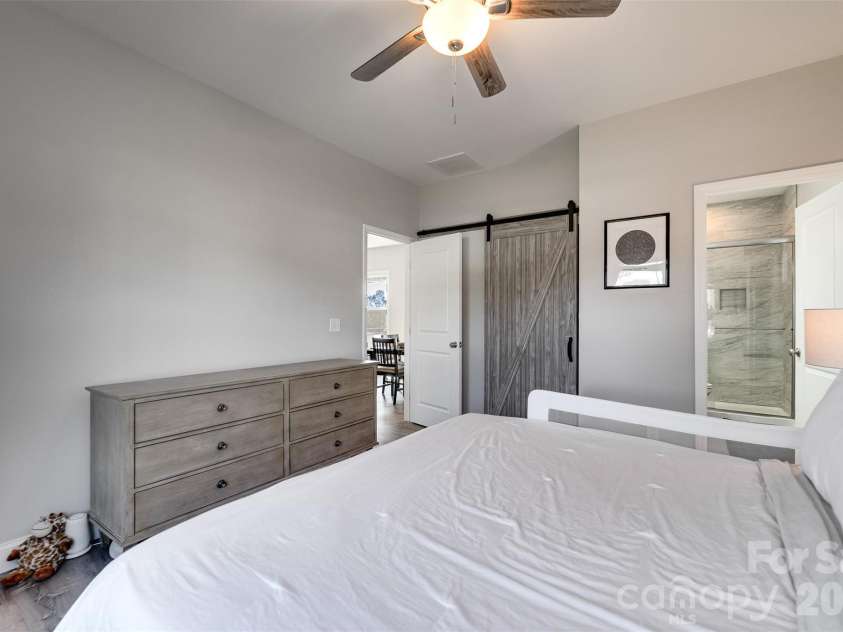 955 Canton Road, Canton, NC 28716.  MLS# CAR4313244, YatesRealty ID 5943. 