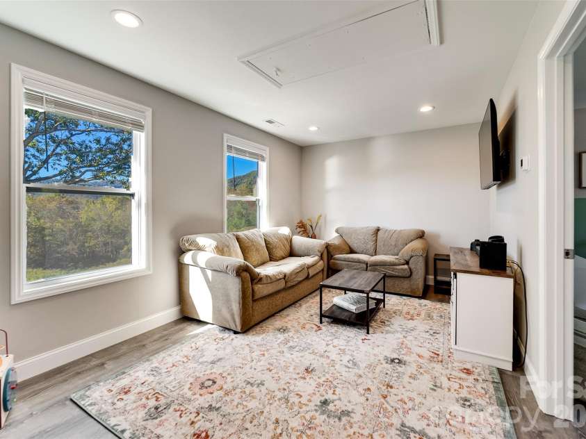 955 Canton Road, Canton, NC 28716.  MLS# CAR4313244, YatesRealty ID 5943. 