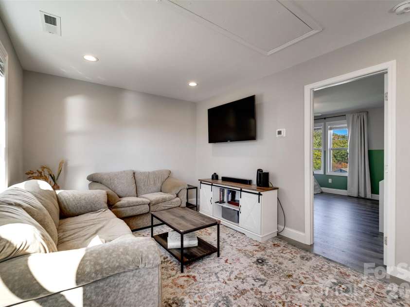 955 Canton Road, Canton, NC 28716.  MLS# CAR4313244, YatesRealty ID 5943. 