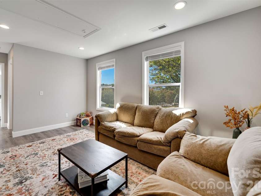 955 Canton Road, Canton, NC 28716.  MLS# CAR4313244, YatesRealty ID 5943. 