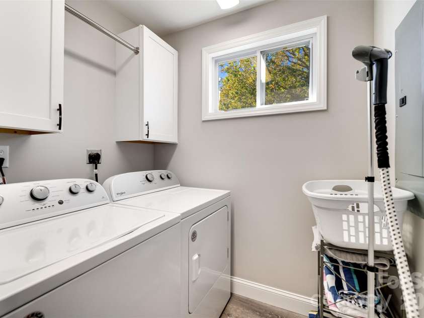 955 Canton Road, Canton, NC 28716.  MLS# CAR4313244, YatesRealty ID 5943. 