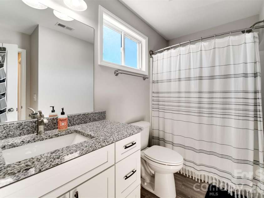 955 Canton Road, Canton, NC 28716.  MLS# CAR4313244, YatesRealty ID 5943. 